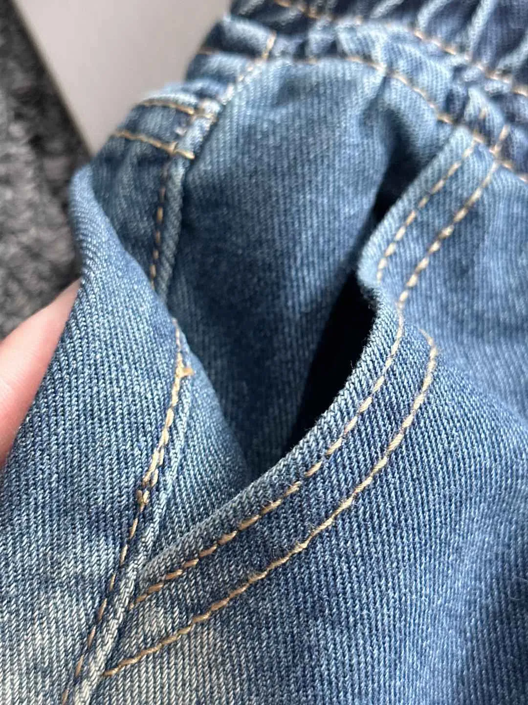 🅿️330 Stone Island 2025 new summer jeans and denim shorts are woven from imported Japanese Denim plain cotton denim fabrics. They are complete with three standards. The top stonewashing process makes the texture reach the old taste of the 1980s. It is soft, delicate, comfortable and breathable. The color has a modern and fashionable vicissitudes. The upper body is versatile and fashionable! Light luxury, a must-have item for daily commuting! Size: S-2XL (please state your height and weight when placing an order)